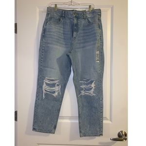 AE Hi-Rise Short Mom Jeans